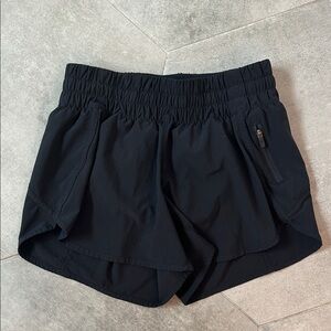 Lululemon Women's Black Tracker Short V Athletic Shorts Size xs 2